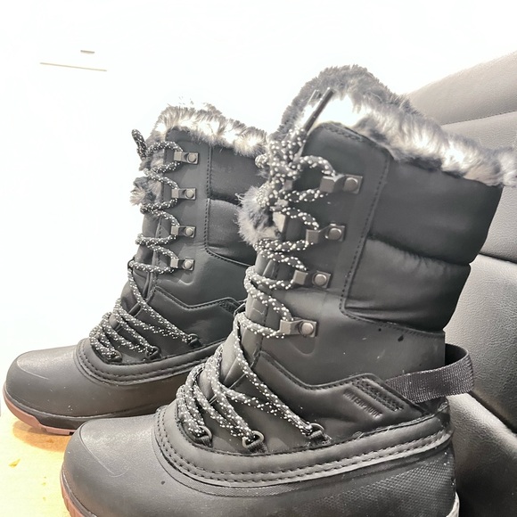 The North Face women snow boots - Picture 2 of 8